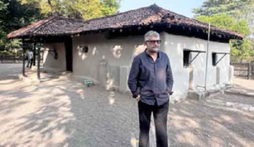 Vivek Agnihotri visits Mahatma Gandhi’s ashram in Sevagram for ‘The Delhi Files’