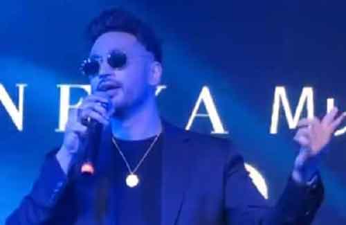 When Arjun Kanungo’s female fan carried his leftover cake in her pocket