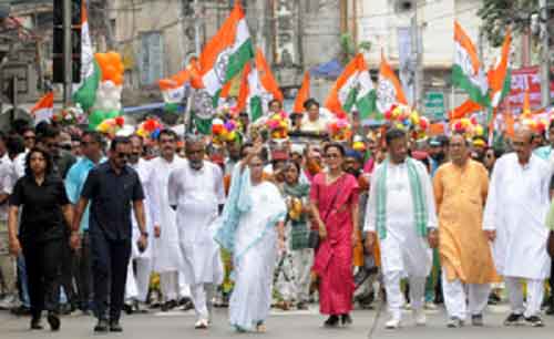 Mamata Banerjee sharpens attack against NDA in final campaign rally