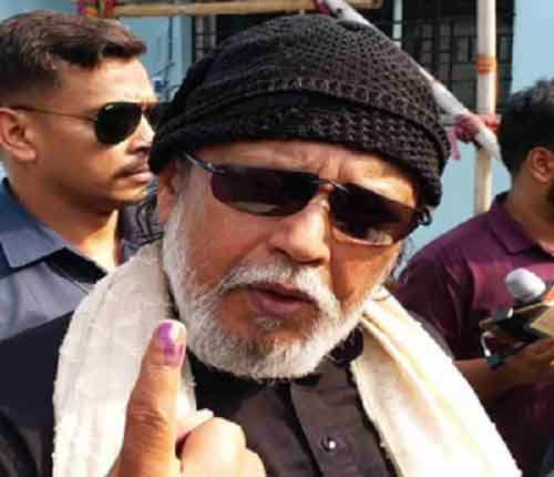 Mithun Chakraborty faces protests by TMC cadres for taking selfies with voters after casting vote
