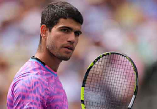 Alcaraz pushes through for second week at Roland Garros