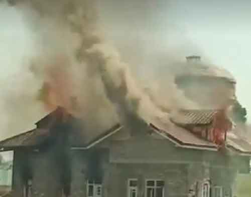 Top LeT commander trapped in J&K’s Pulwama