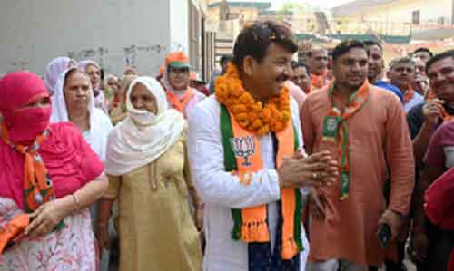 Manoj Tiwari ahead of Kanhaiya Kumar in North East Delhi