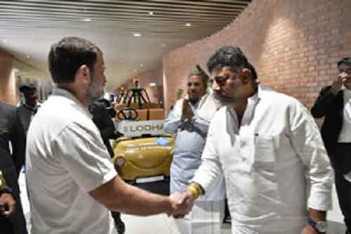 Rahul Gandhi reaches Bengaluru for defamation case; CM, Dy CM welcome him