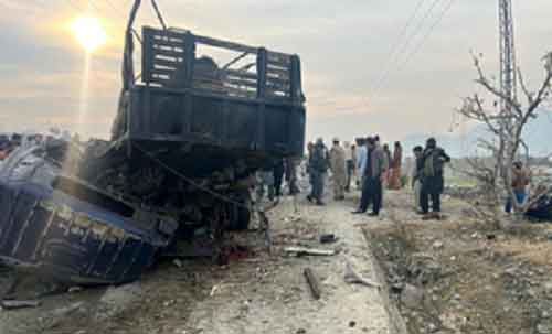 7 security personnel injured in blast in Pakistan