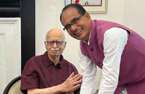 Union Minister Chouhan seeks blessings from ex-Prez Kovind, LK Advani before start of new inning