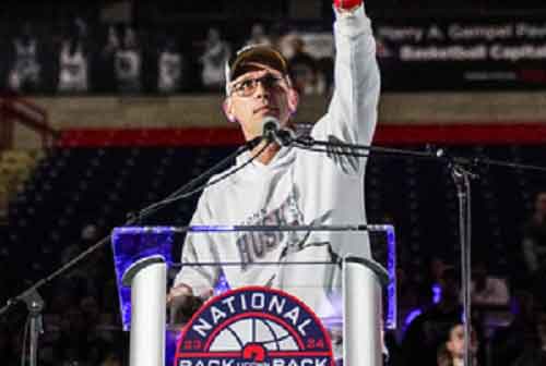 Dan Hurley rejects LA Lakers coaching job, to stay with UConn