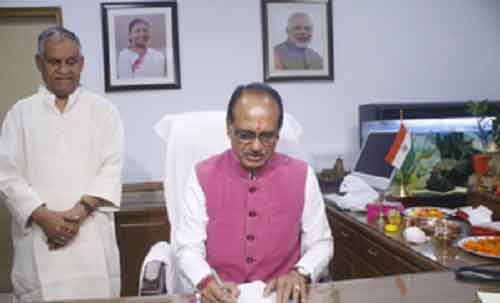 ‘Can’t do it alone, need a hardworking team’, says Shivraj Singh Chouhan after taking charge