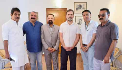 Mohmad Haneefa, Independent MP from Ladakh meets Rahul Gandhi in Delhi