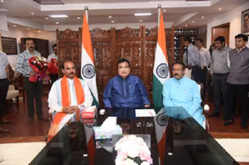 Nitin Gadkari assumes charge as Transport Minister, says India to get world-class infrastructure
