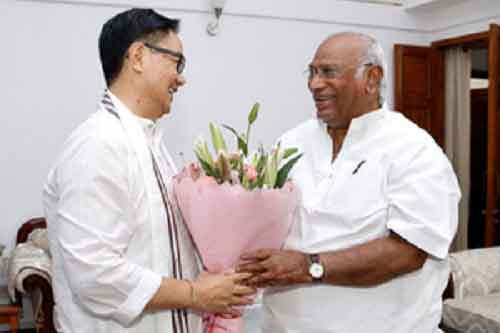 We all will work for the nation, says Rijiju says after meeting Kharge