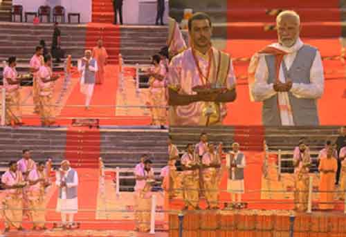 PM Modi attends ‘Ganga Aarti’, offers prayers at Kashi Vishwanath temple