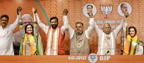 Kiran Choudhry & her daughter join BJP a day after quitting Congress