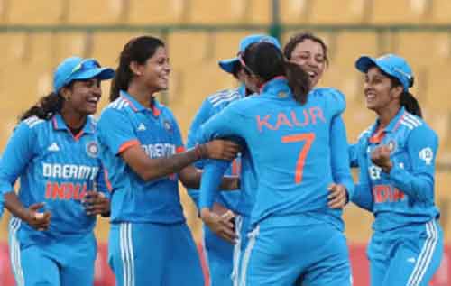 2nd ODI: Mandhana, Harmanpreet, Vastrakar shine as India beat South Africa by four runs; win series 2-0