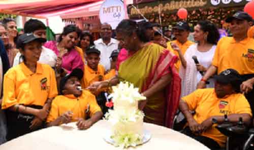 President Murmu turns 66, celebrates birthday with MITTI cafe’s staff