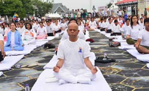 Matter of pride that whole world is adapting yoga: Himachal Governor