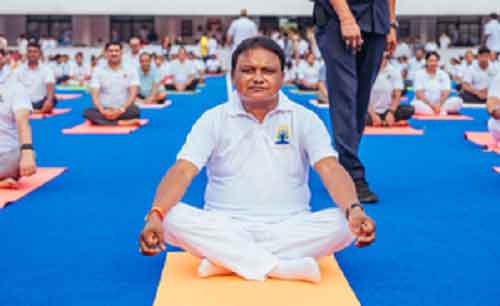 Odisha CM performs ‘asana’ on International Day of Yoga