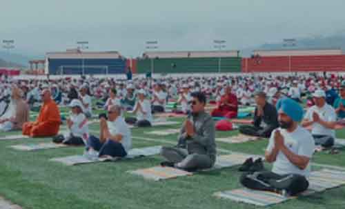 Religious gurus of different faiths perform Yoga in Ladakh, hail its power for a healthy life