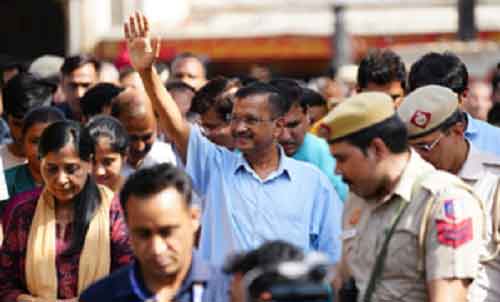 Double whammy for Kejriwal as Delhi HC stays bail, CBI moves in