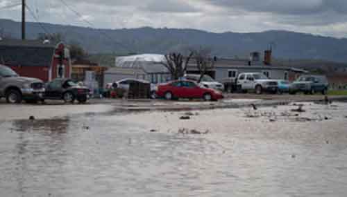 Two killed, hundreds evacuated as floods hit US