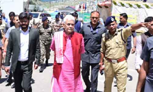 J&K Lt Governor visit Baltal base camp, reviews arrangement for Amarnath Yatra