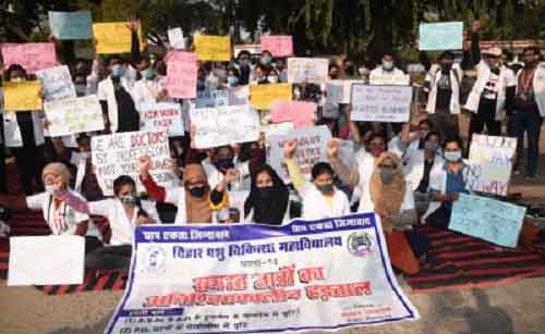 Telangana junior doctors temporarily call off strike