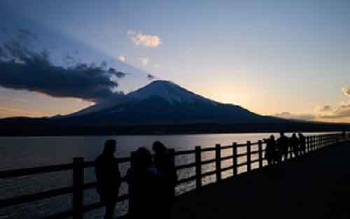 Japan: 3 people found unconscious near Mount Fuji crater
