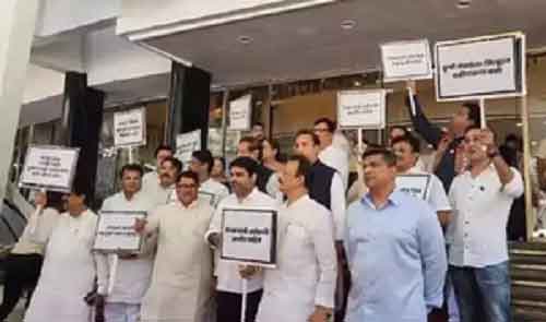 On first day of Maha Assembly session, Oppn MVA protests outside House
