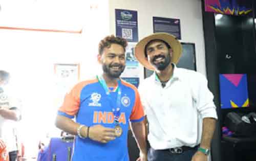 T20 World Cup: ‘No one expected him to be…’, DK presents ‘Fielder of the Match’ medal to Pant