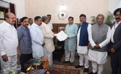 CM Siddaramaiah, state ministers meet Union Minister Nitin Gadkari