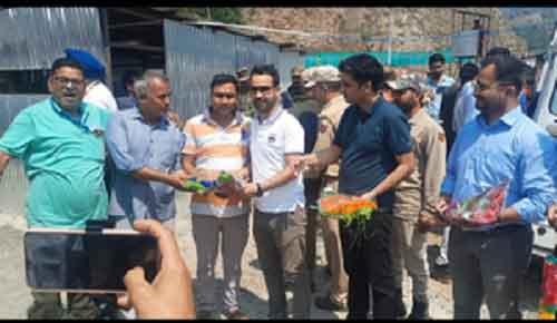 First batch of Amarnath Yatris reach Valley to begin Yatra tomorrow