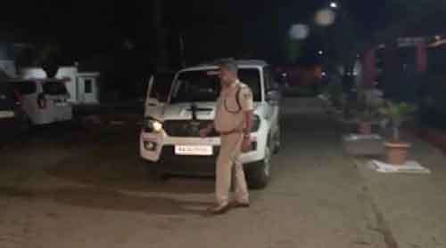 Gang attacks police convoy, escapes with man arrested for robbery in K’taka