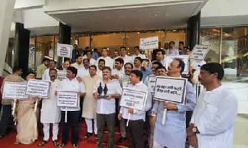 Maha budget sops misleading, with an eye on Assembly polls, says Oppn