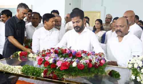 Telangana CM pays homage to senior Congress leader Srinivas