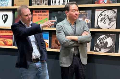 SK Group chairman meets with CEOs of Amazon, Intel