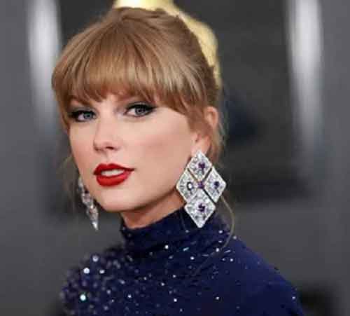 Taylor Swift gets stuck as her stage malfunctions during concert in Dublin