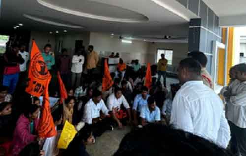 ABVP tries to lay siege to Telangana Public Service Commission