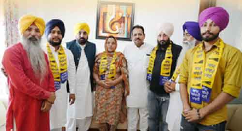 Akali Dal leader joins AAP ahead of Jalandhar West bypoll