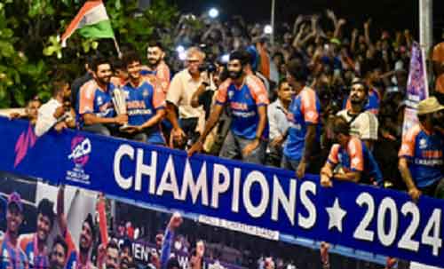 ‘Love u all my Team India’, SRK lauds WC heroes as celebrations continue in Mumbai