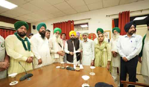 Punjab CM gives Rs 1 cr compensation to kin of farmer killed at Punjab-Haryana border