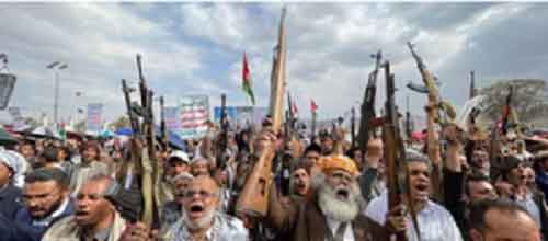 Yemen’s Houthis warn Saudi of potential attacks if banks in Sanaa suspended by govt