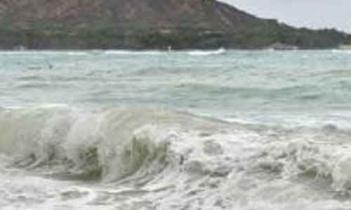 Cambodia advises fishermen, tourists to stay off the sea due to bad weather