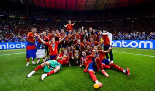 Luis de la Fuente calls Spain ‘best in the world’ after record fourth Euro title