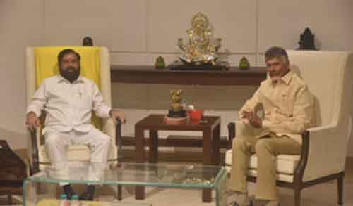 Maharashtra, Andhra Pradesh CMs discuss cooperation for progress of states