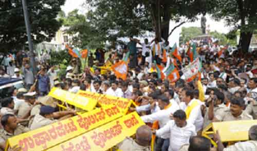 K’taka BJP protests demanding resignation of Siddaramaiah in Tribal Welfare Board case