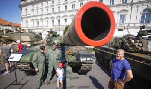 Warsaw celebrates 71st anniversary of Old Town reconstruction