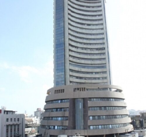 Sensex, Nifty trade flat amid mixed global cues