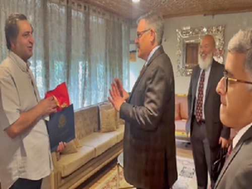 US diplomats in Kashmir, meet political leaders