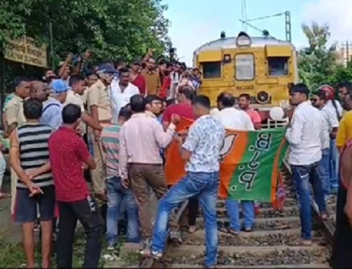 Bengal Bandh: BJP’s 12-hour protest evokes massive response, trains stopped, shops shut