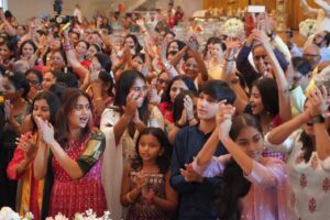 Guru Mahima Parayan with Jagatguru Shri Avichaldevacharya Maharaj and Dr. Sadhvi Shri Gitadidi:  By IndoUS Tribune community Desk